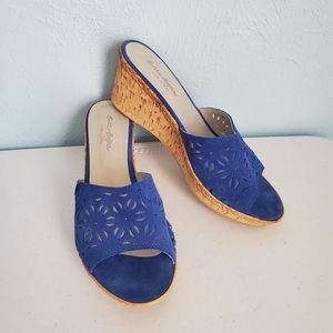 Sotto Sopra royal blue lightweight wedge sandals